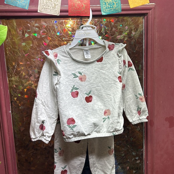 Girls Carter’s 3A Sweatsuit Loungewear Pajamas Twin Set Apple Print Comfy Kids - Picture 1 of 6